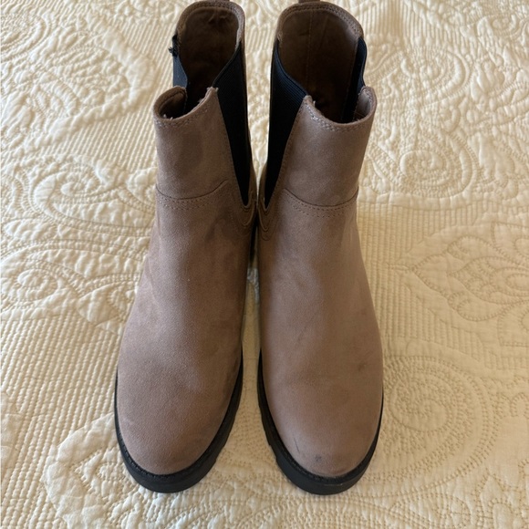 Old Navy Faux Suede Brown Ankle Boots Black Accents Women's 9 - Picture 7 of 7